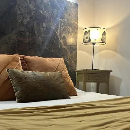 De La Hotell 2*